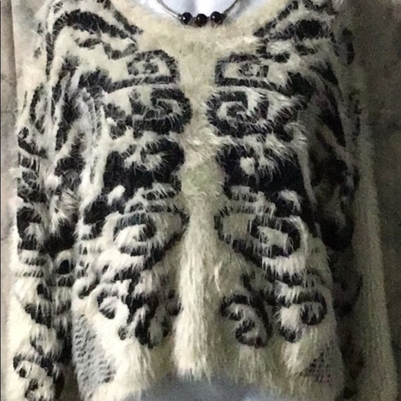 BKE Sweaters - BKE Boutique black white fuzzy hi low sweater sz S